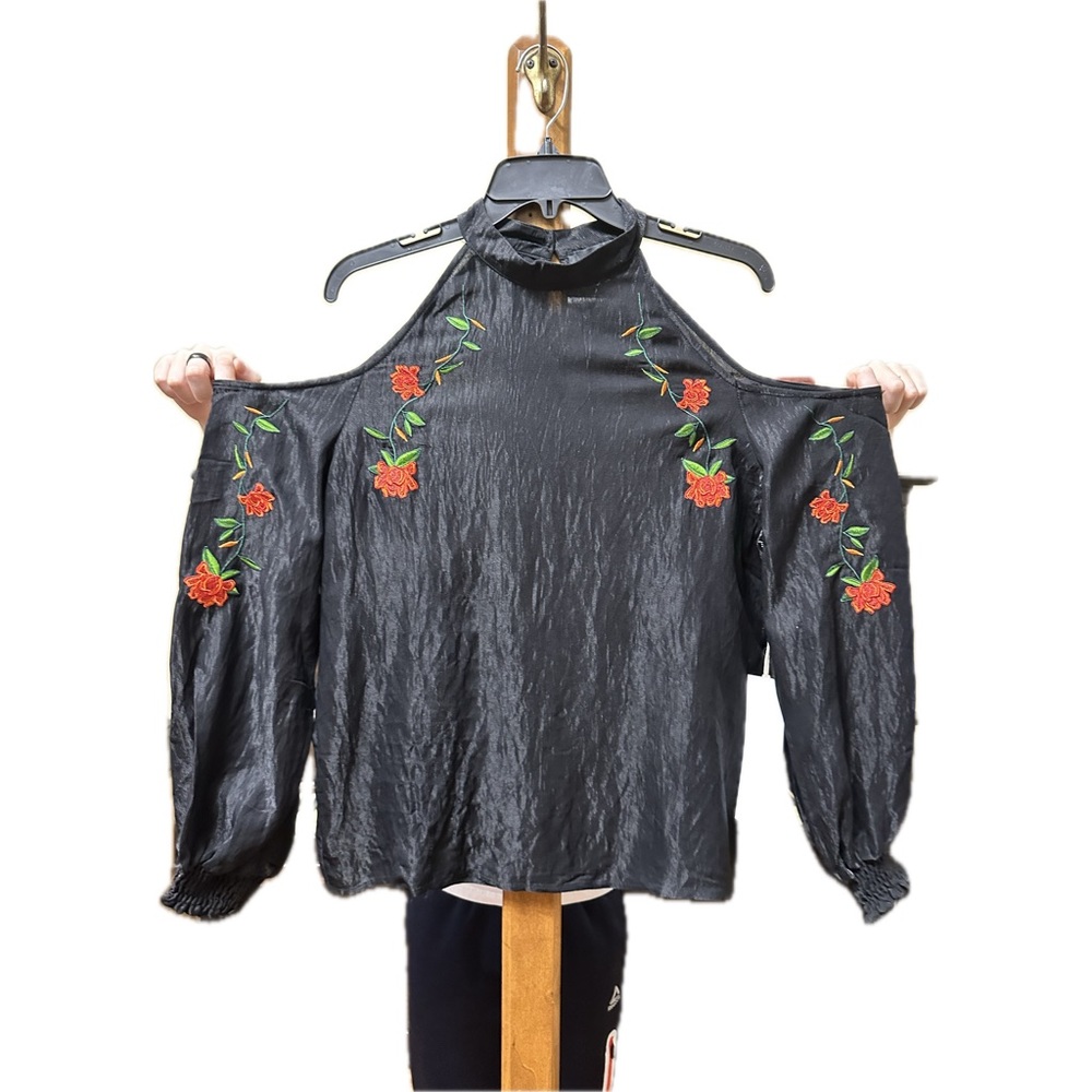 Urban Outfitters Lumiere Black Floral Cold Shoulder Medium